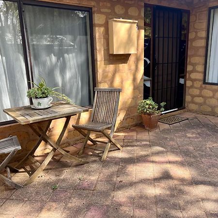 דירות דנסבורו Acacia Retreat מראה חיצוני תמונה
